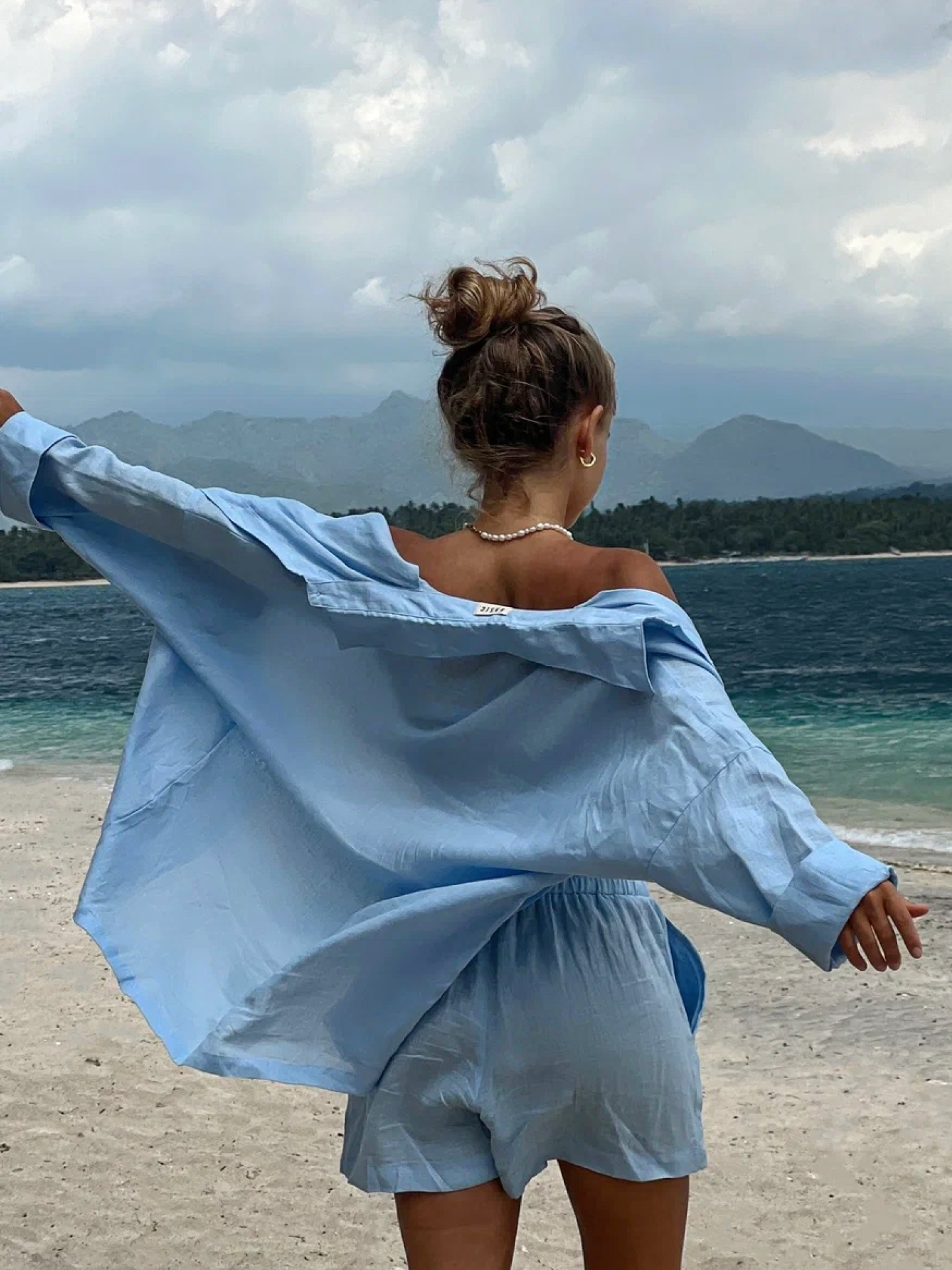 Base Linen Shorts in Blue Sky