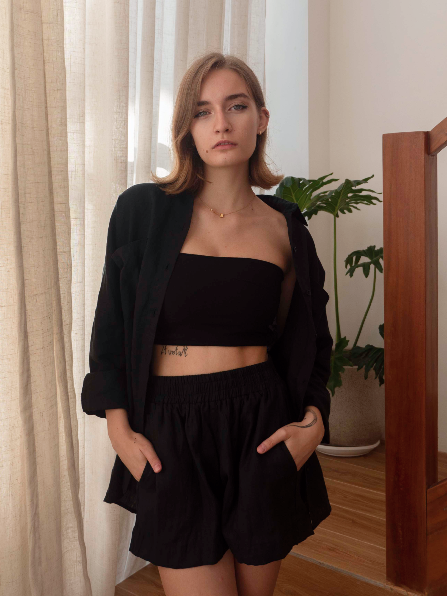 Base Linen Shorts in Black Sand